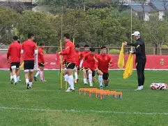 包含球队拉练进行中，全队齐心协力的词条