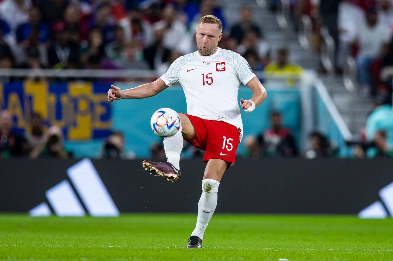 包含波兰获得胜利，晋级梦想更近了一步的词条