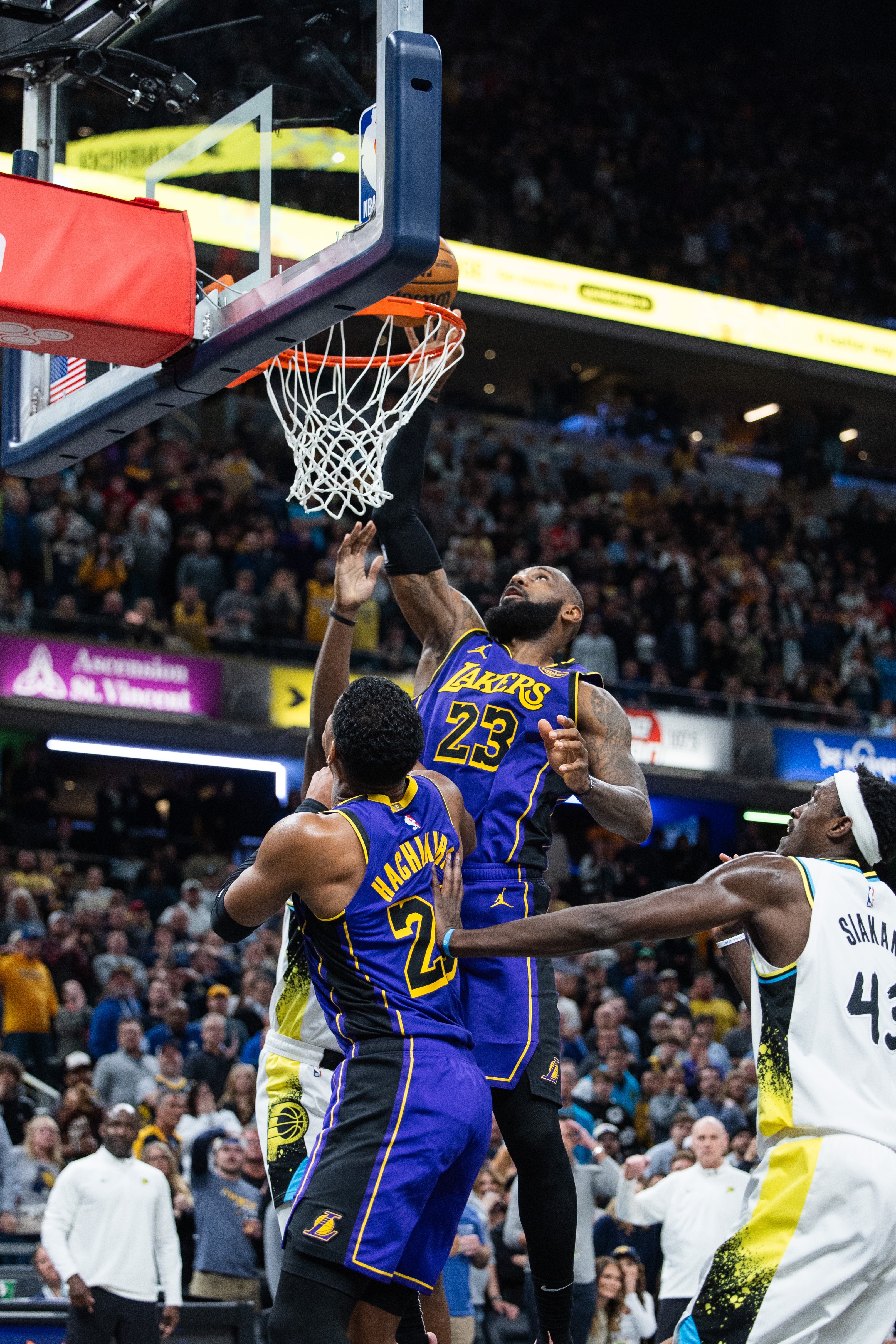 湖人大胜勇士，取得九连胜